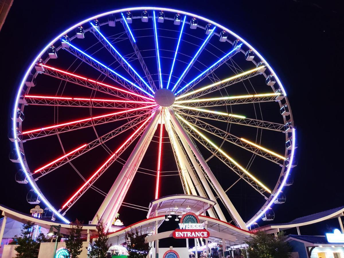 A Stones Throw, You Get 1089 Free Attraction Tickets Per Paid Day, Dollywood And Much More! Pigeon Forge Exterior foto
