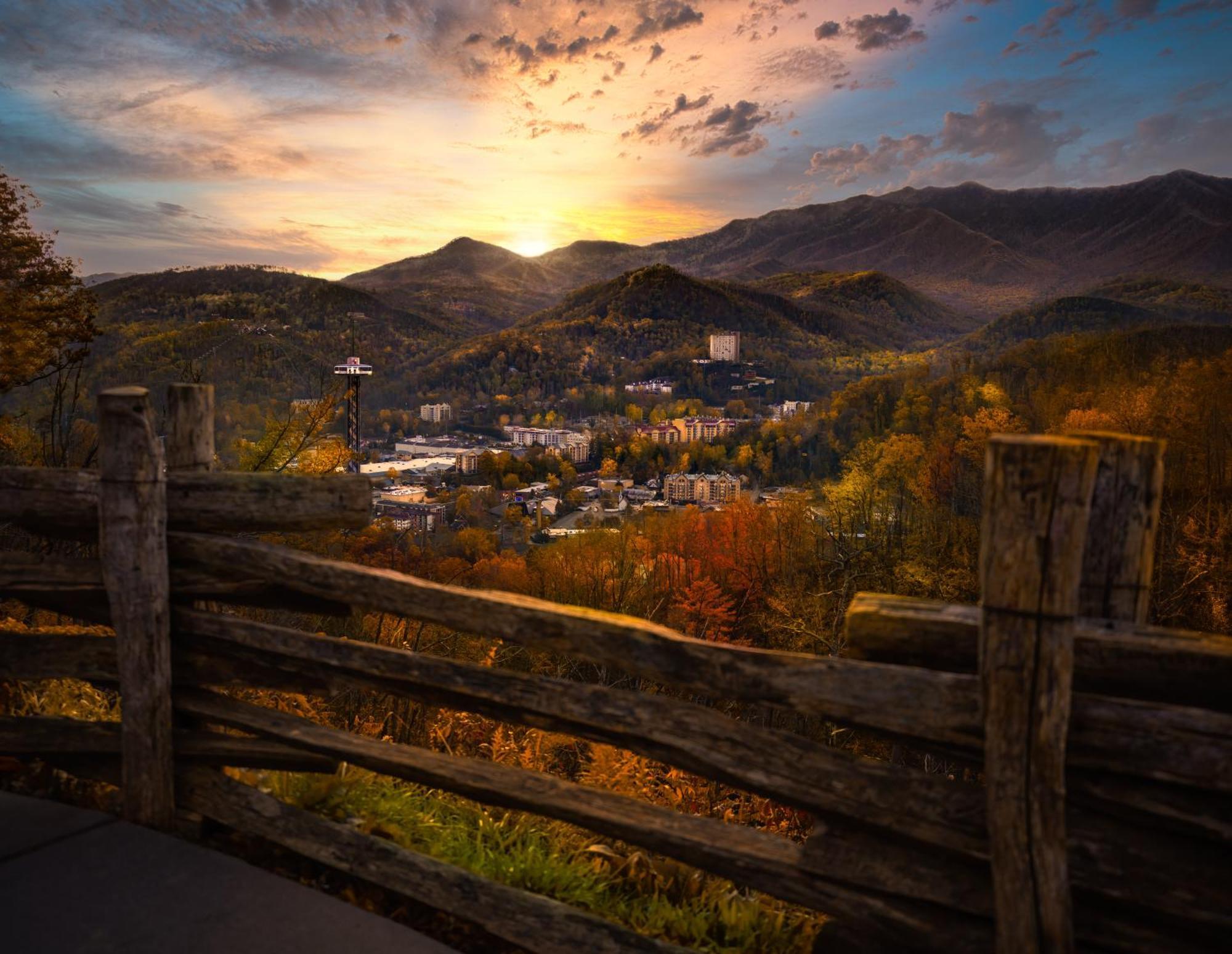 A Stones Throw, You Get 1089 Free Attraction Tickets Per Paid Day, Dollywood And Much More! Pigeon Forge Exterior foto